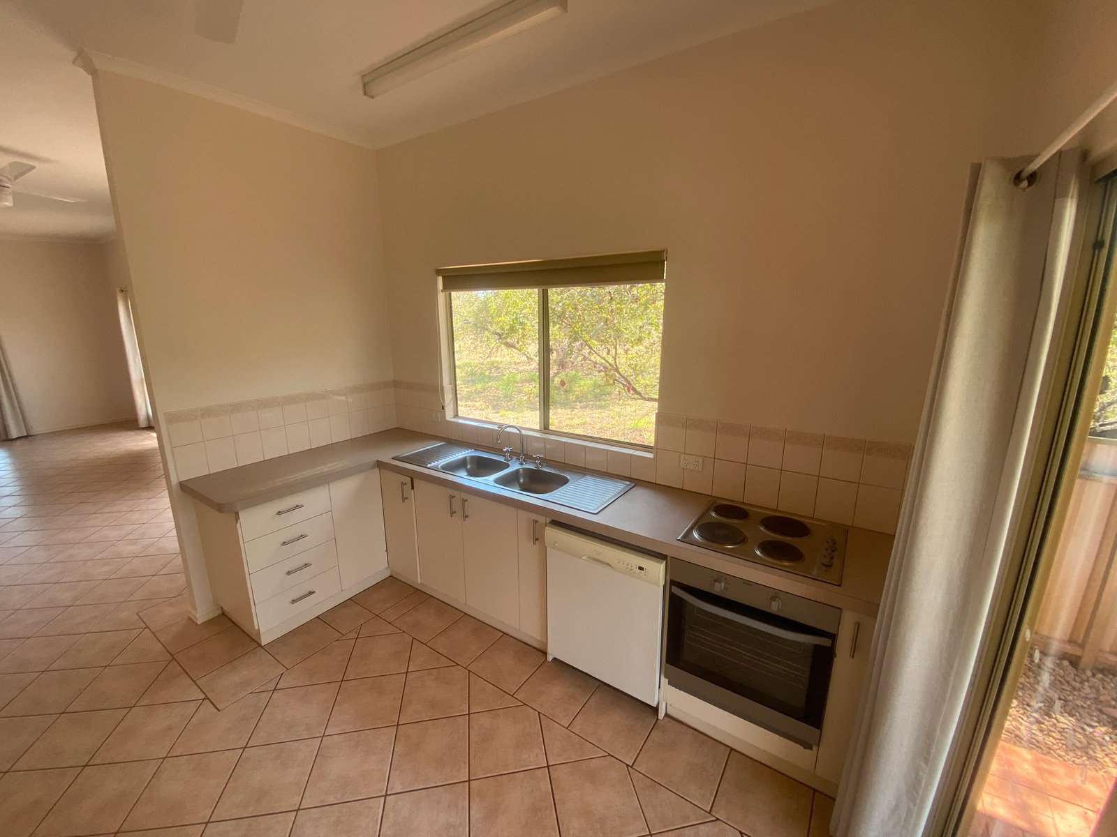 24a Smirnoff Place CABLE BEACH 5