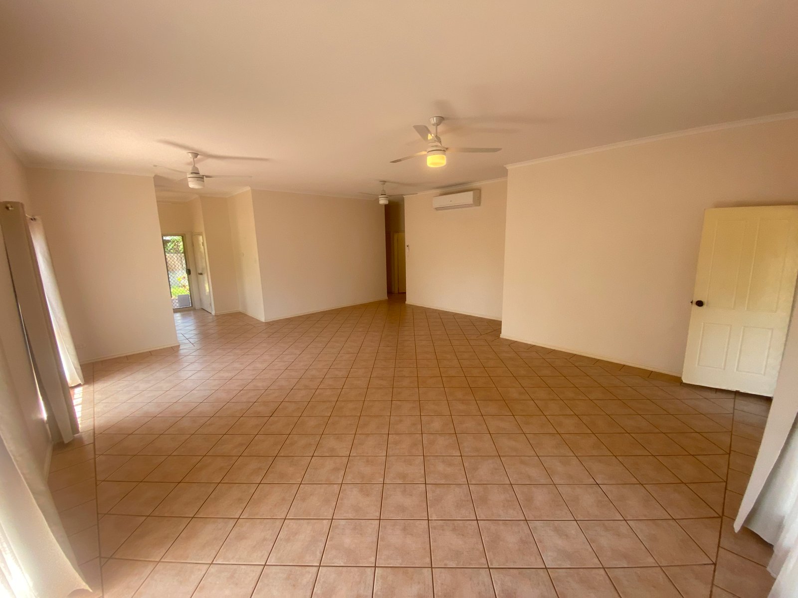 24a Smirnoff Place CABLE BEACH 8