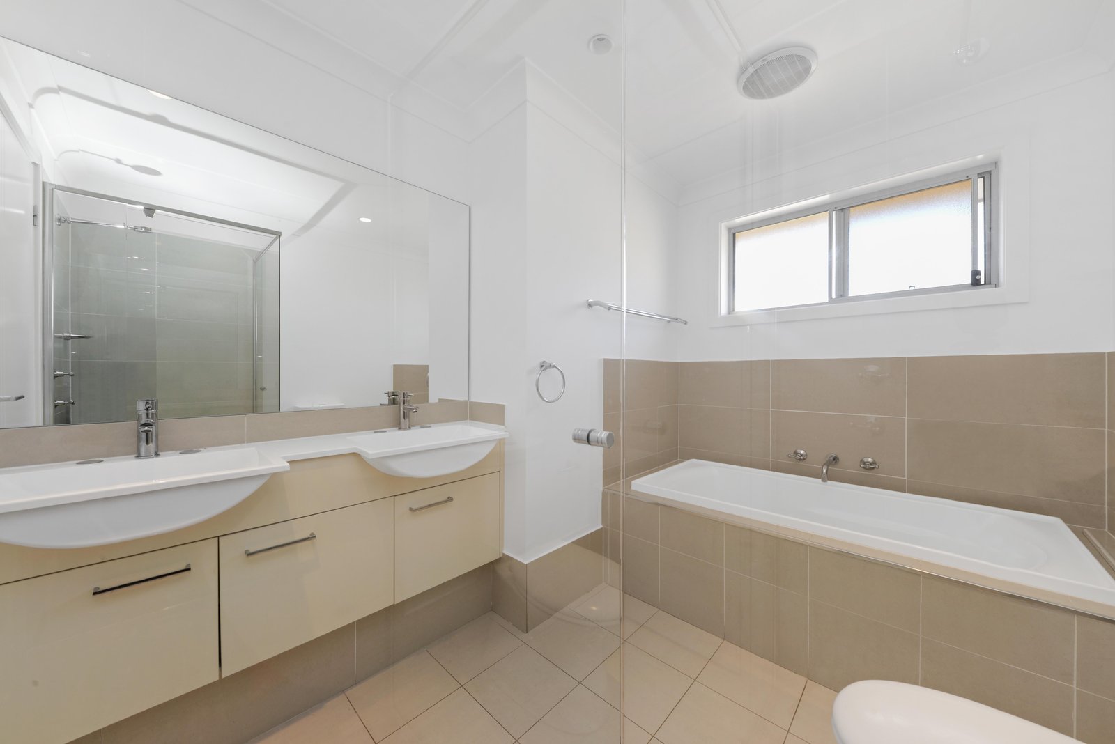 24B Lucas Avenue MALABAR 4