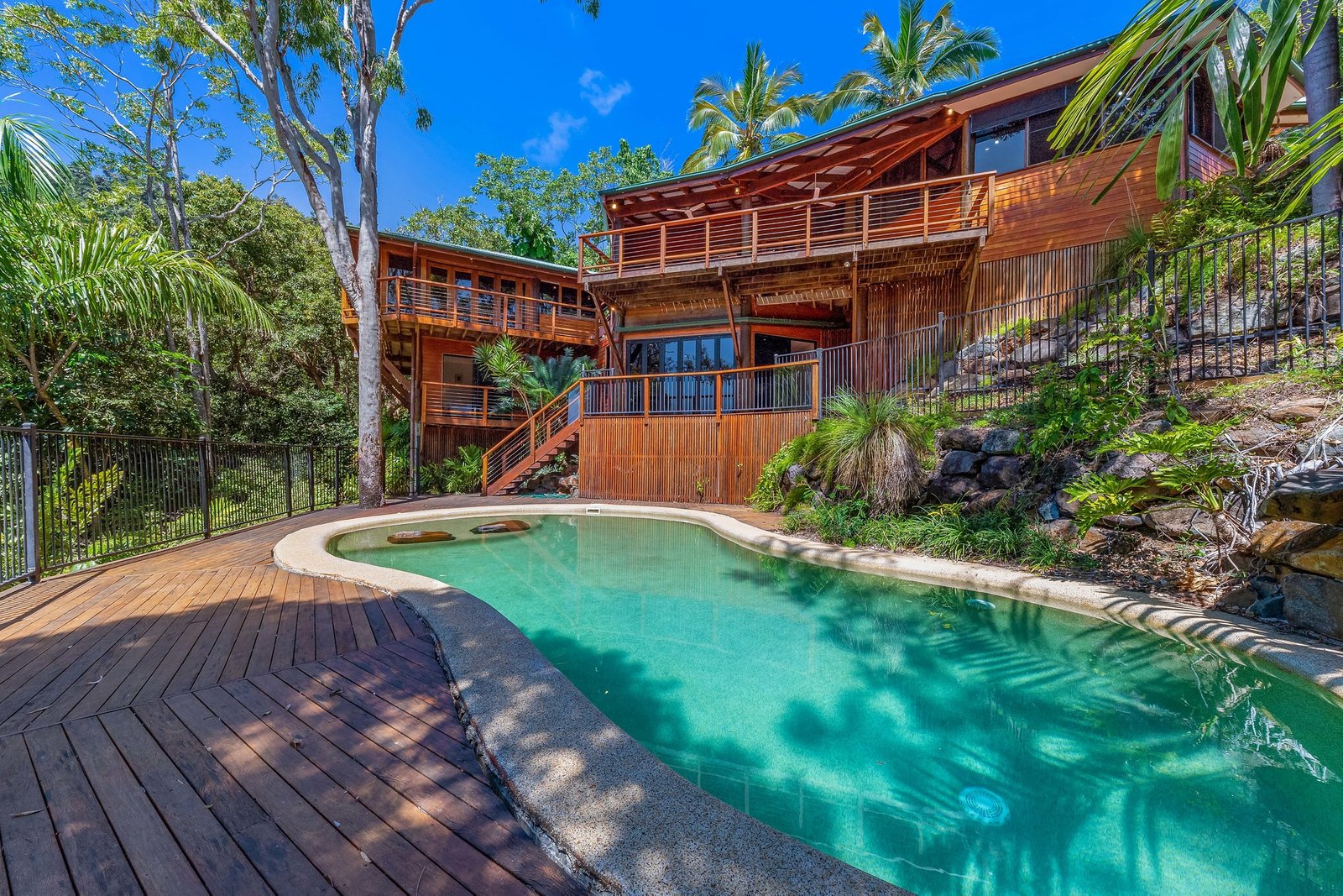 25-27 Woodwark Crescent CANNONVALE 1