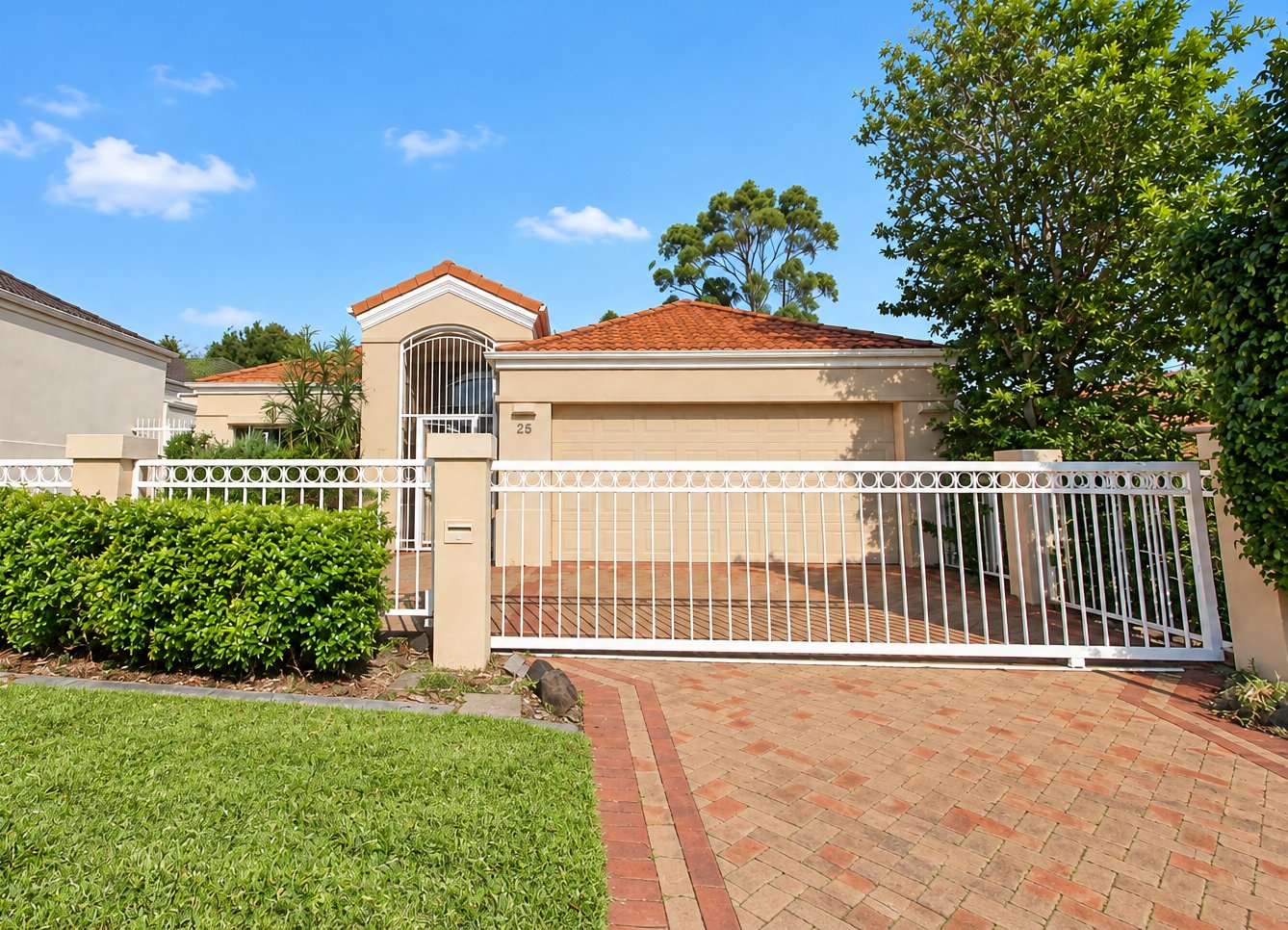 25 Abby Crescent ASHMORE 1