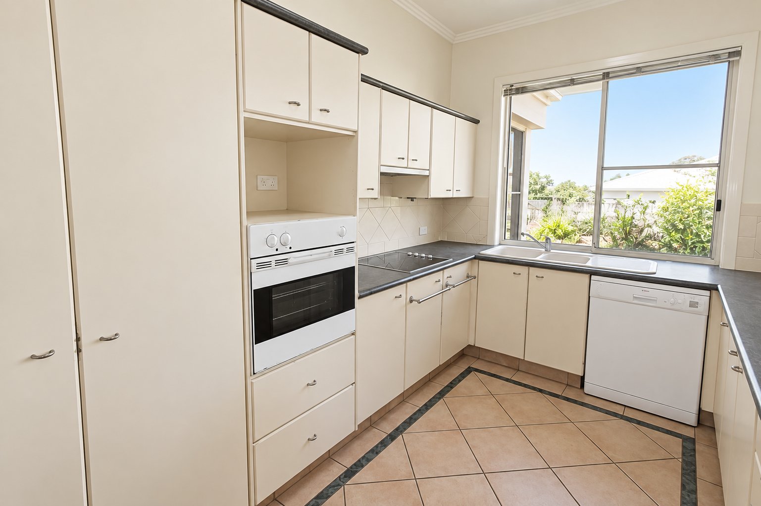 25 Abby Crescent ASHMORE 6