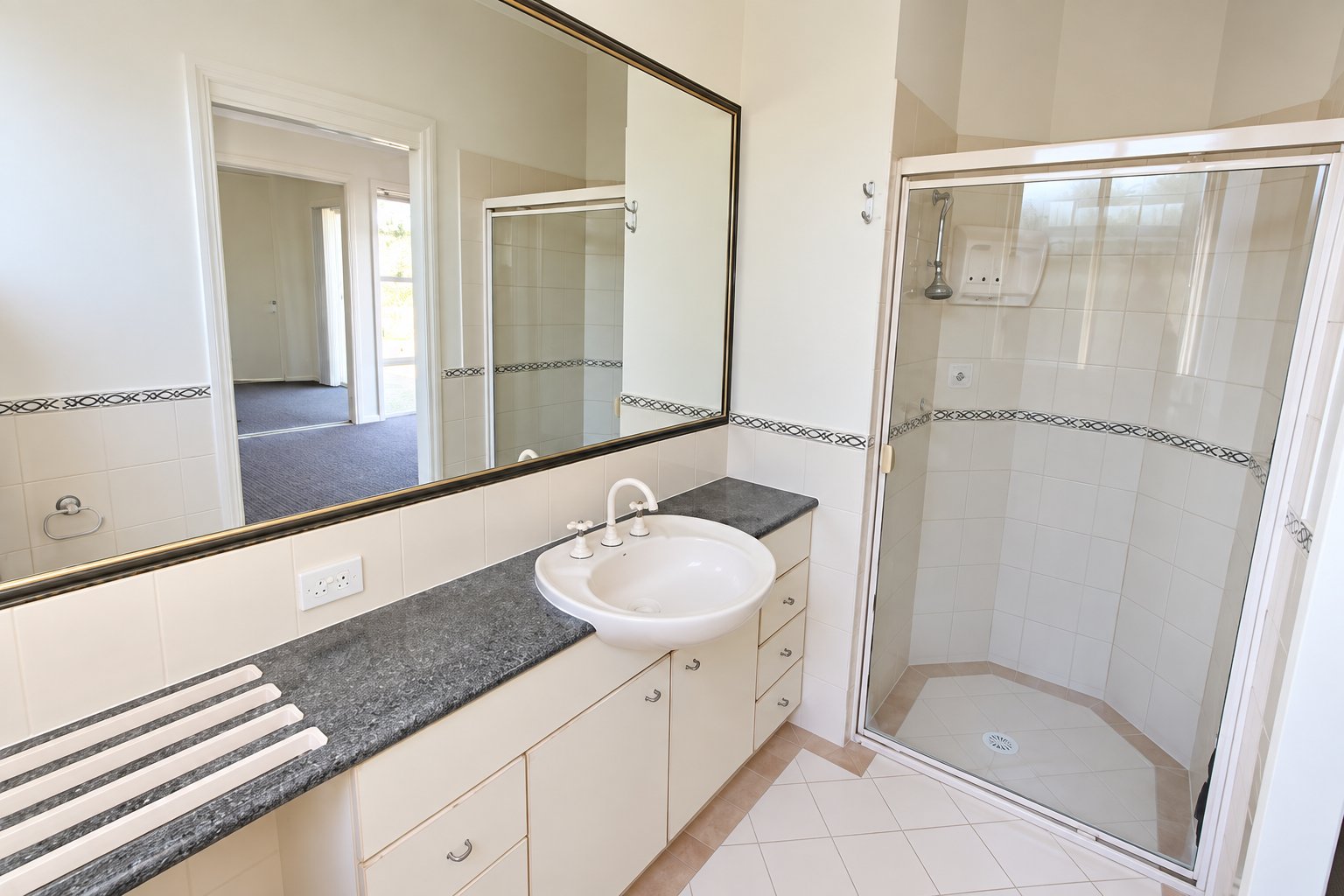 25 Abby Crescent ASHMORE 9