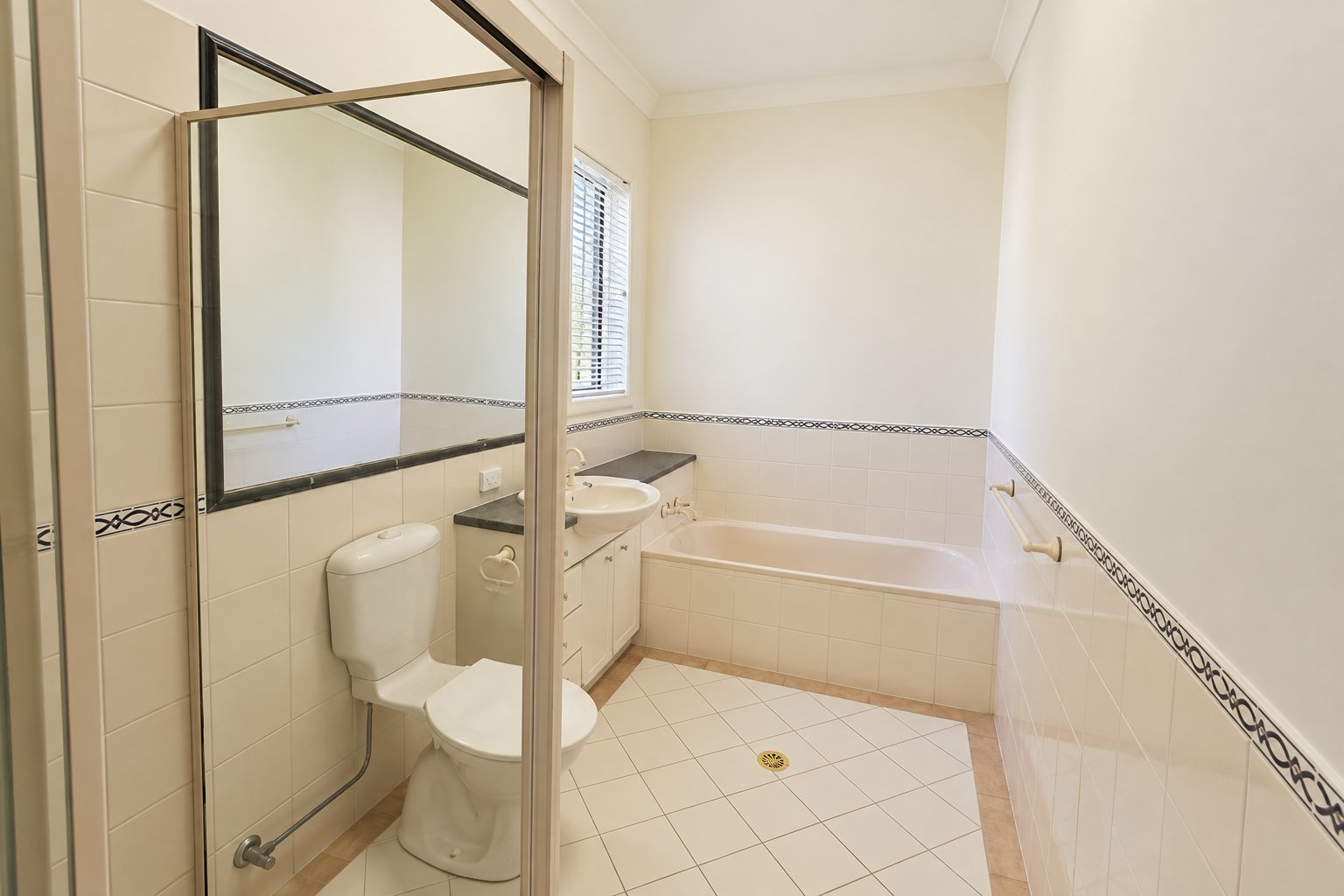 25 Abby Crescent ASHMORE 12