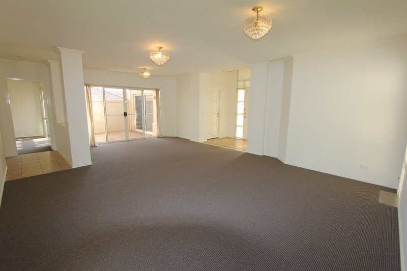 25 Abby Crescent ASHMORE 2