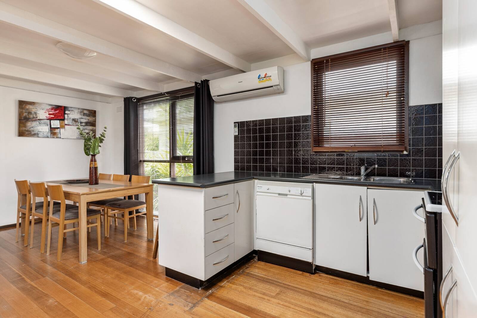 Real Estate and Property in 25 Acheron Avenue, Tootgarook, VIC