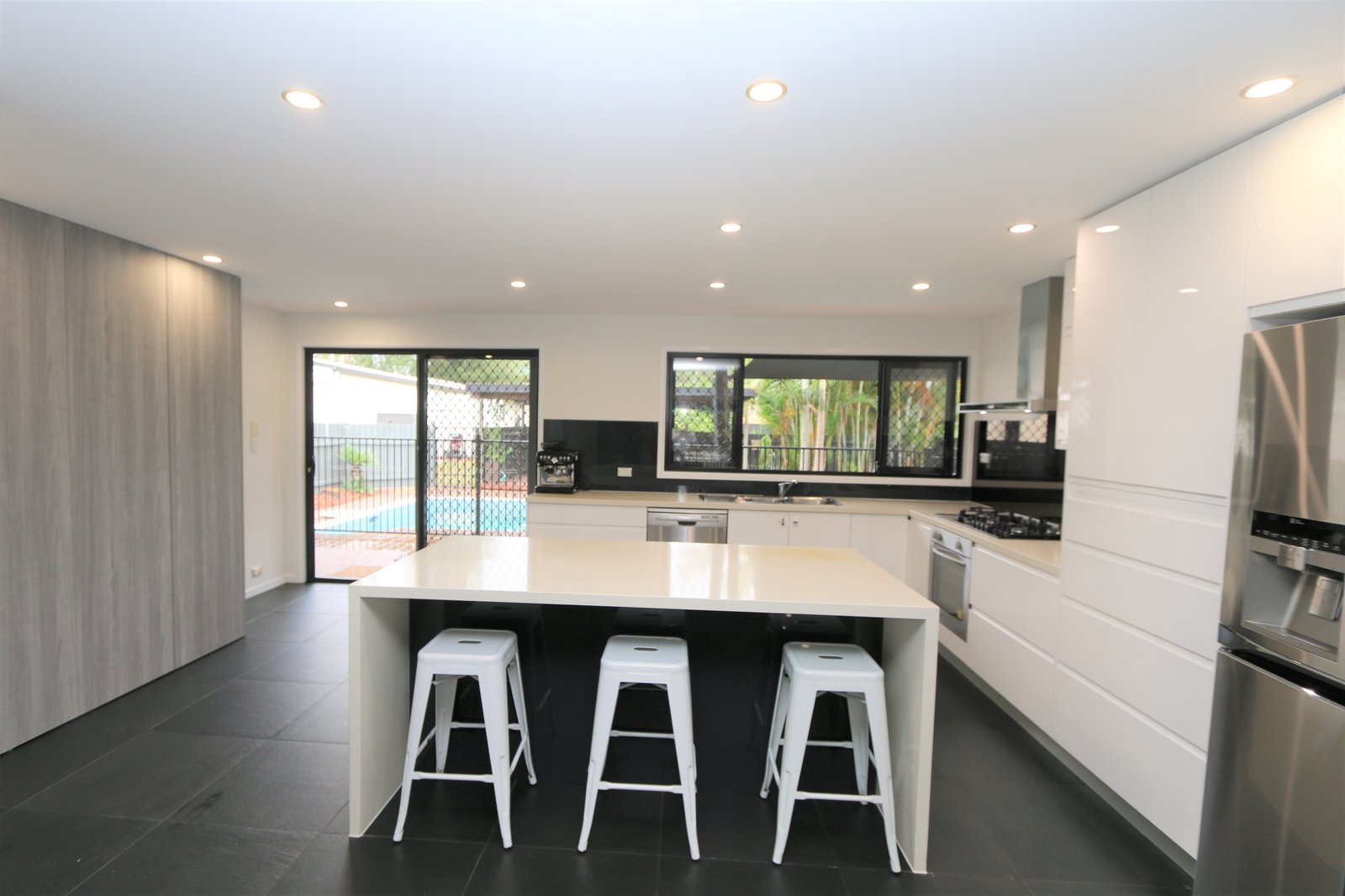25 Alison Road CARRARA 2