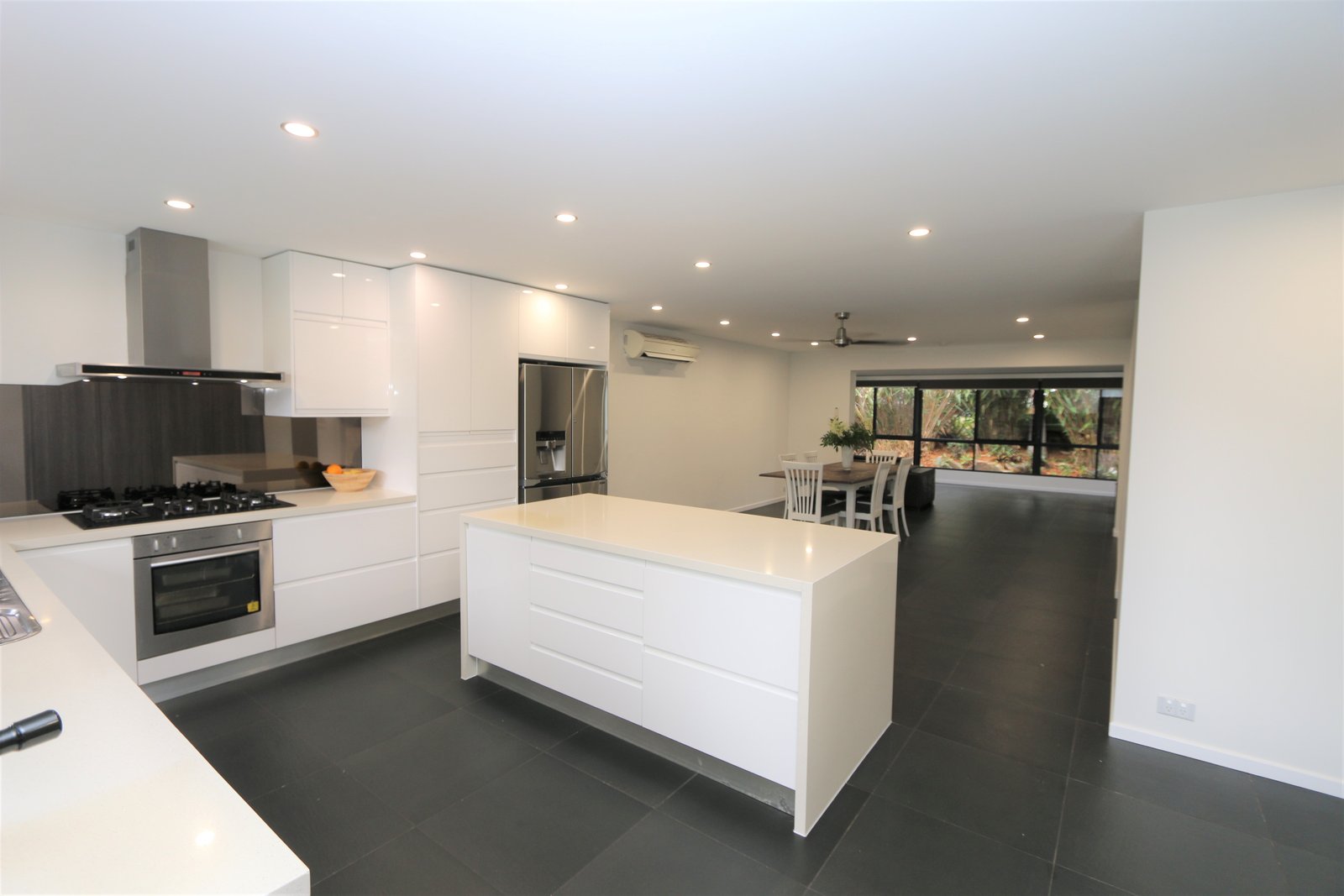 25 Alison Road CARRARA 5