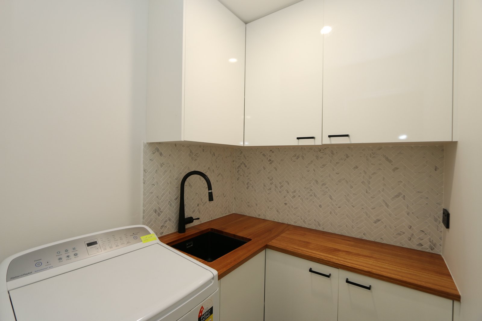 25 Alison Road CARRARA 8