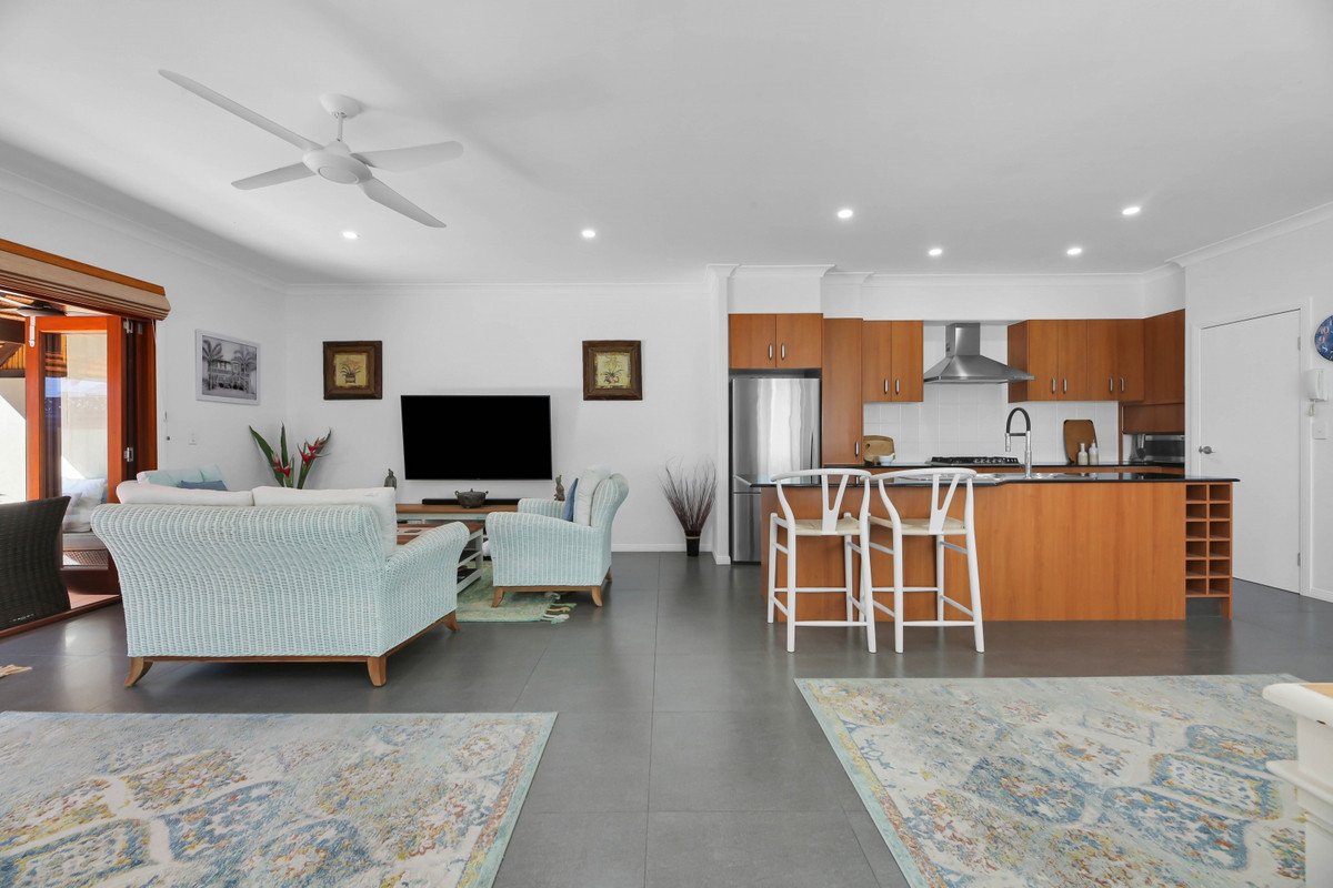 2/5 Alkira Avenue Palm Beach 6