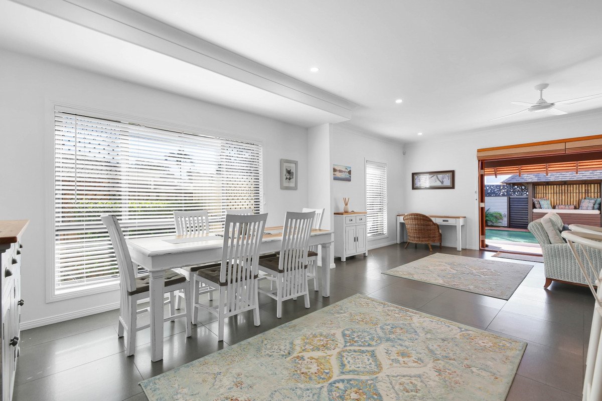 2/5 Alkira Avenue Palm Beach 9