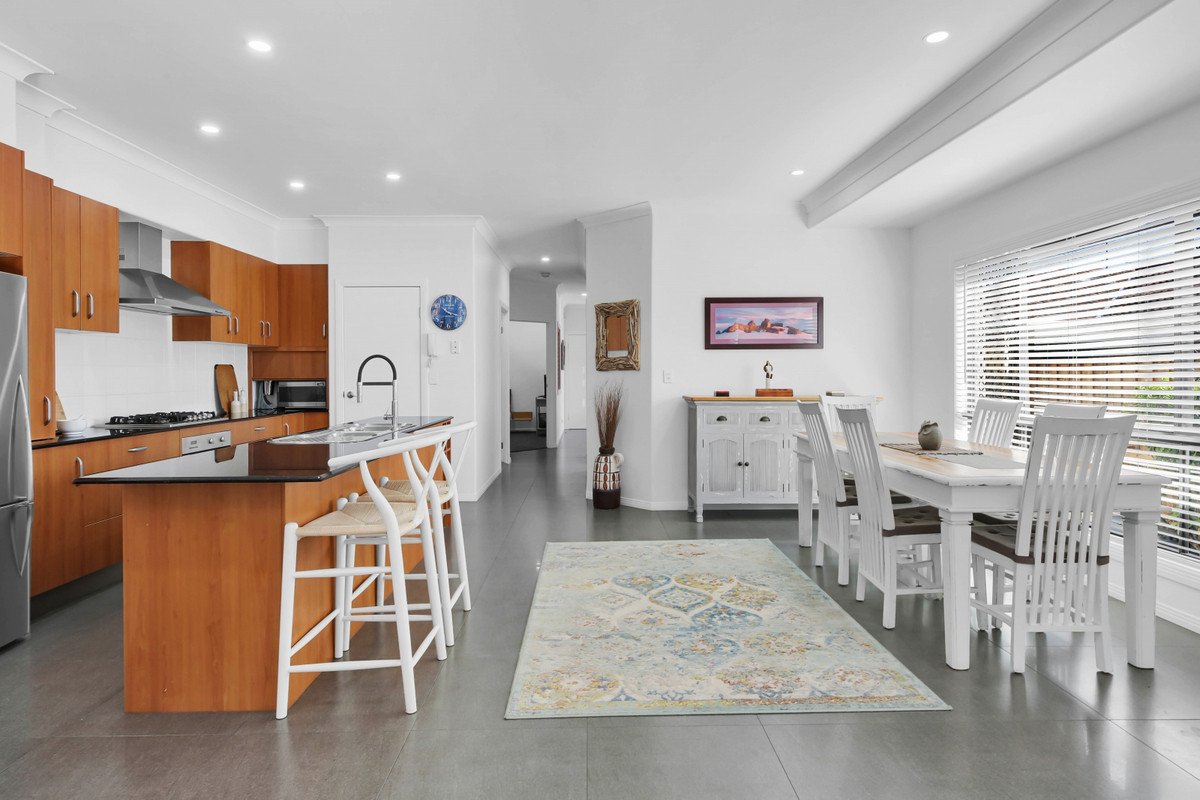 2/5 Alkira Avenue Palm Beach 10