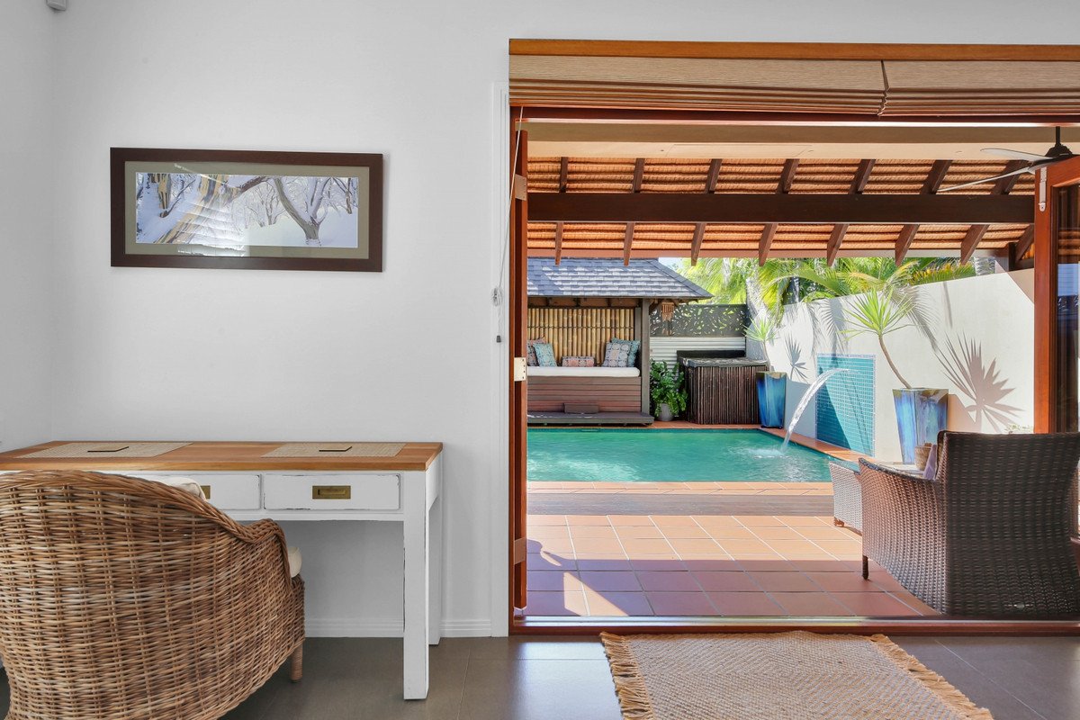 2/5 Alkira Avenue Palm Beach 11