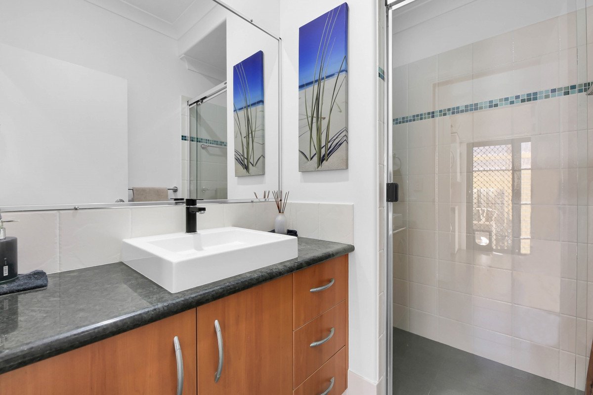 2/5 Alkira Avenue Palm Beach 13