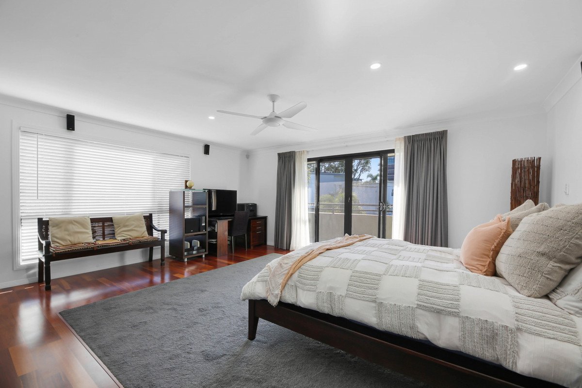 2/5 Alkira Avenue Palm Beach 17