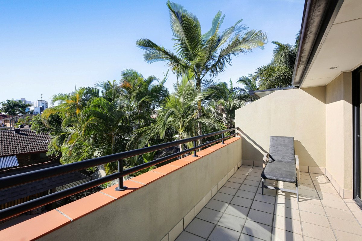 2/5 Alkira Avenue Palm Beach 18