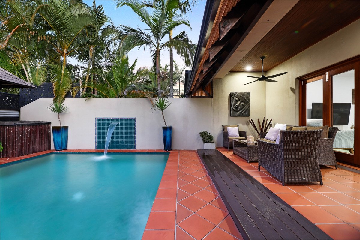 2/5 Alkira Avenue Palm Beach 26