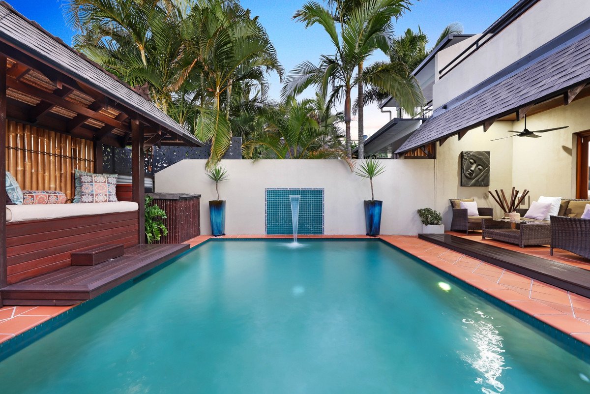 2/5 Alkira Avenue Palm Beach 27