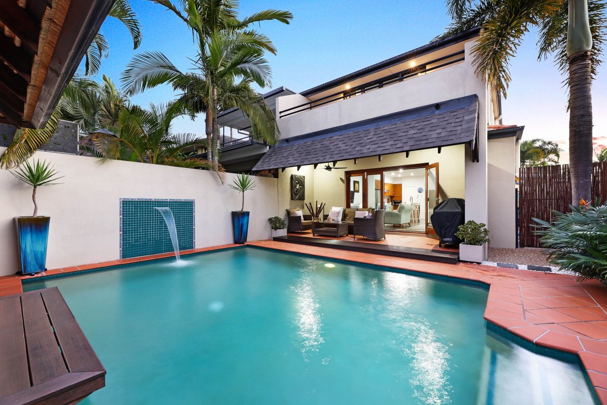 2/5 Alkira Avenue Palm Beach 28