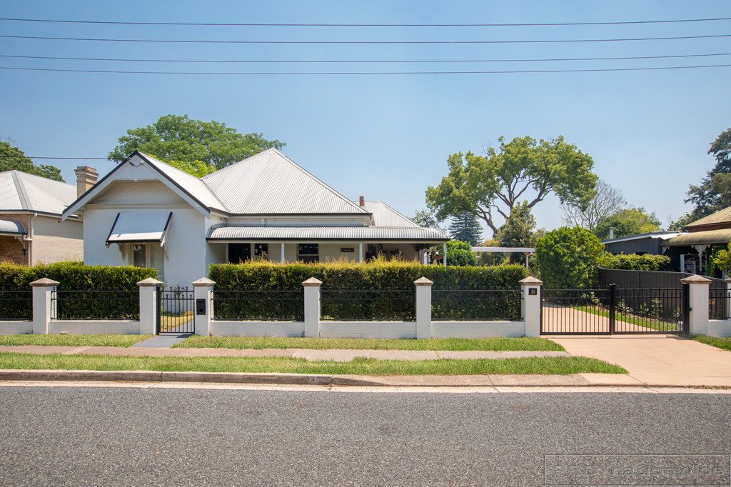 25 Allan Street LORN 8