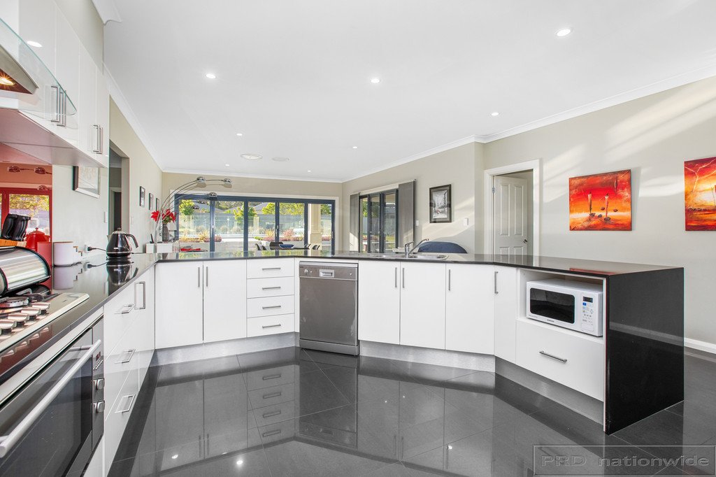 25 Alloway Circuit LARGS 5