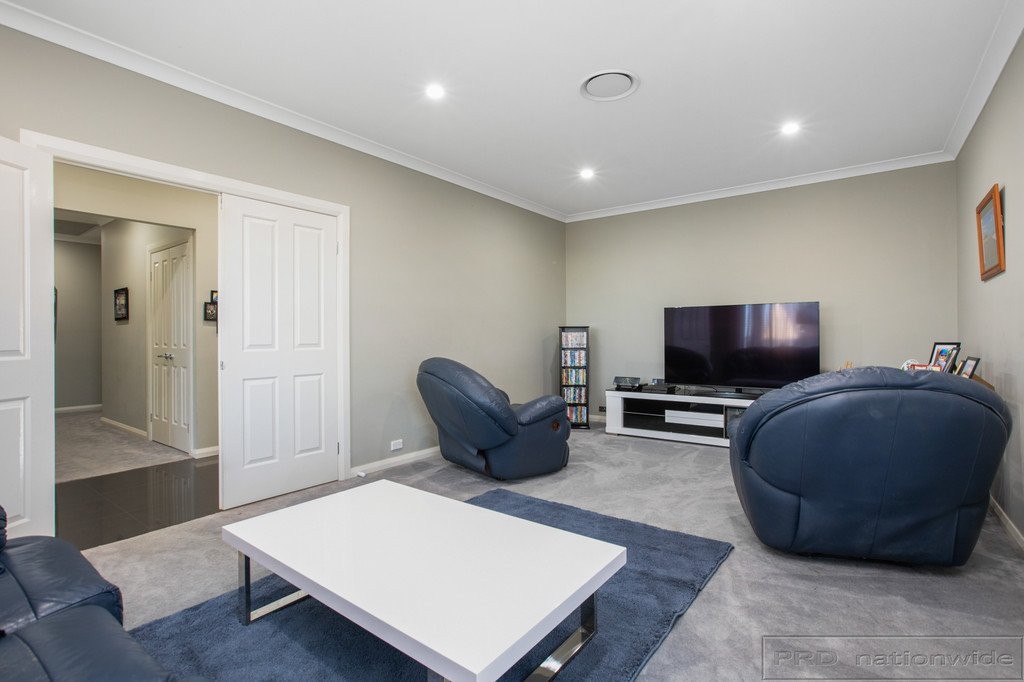 25 Alloway Circuit LARGS 9