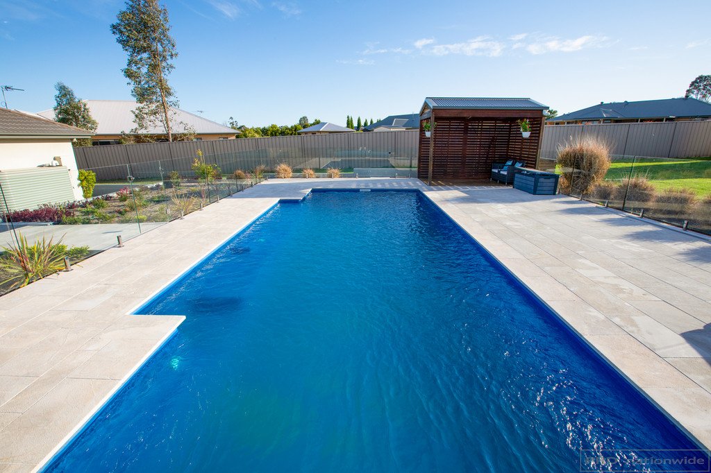 25 Alloway Circuit LARGS 16