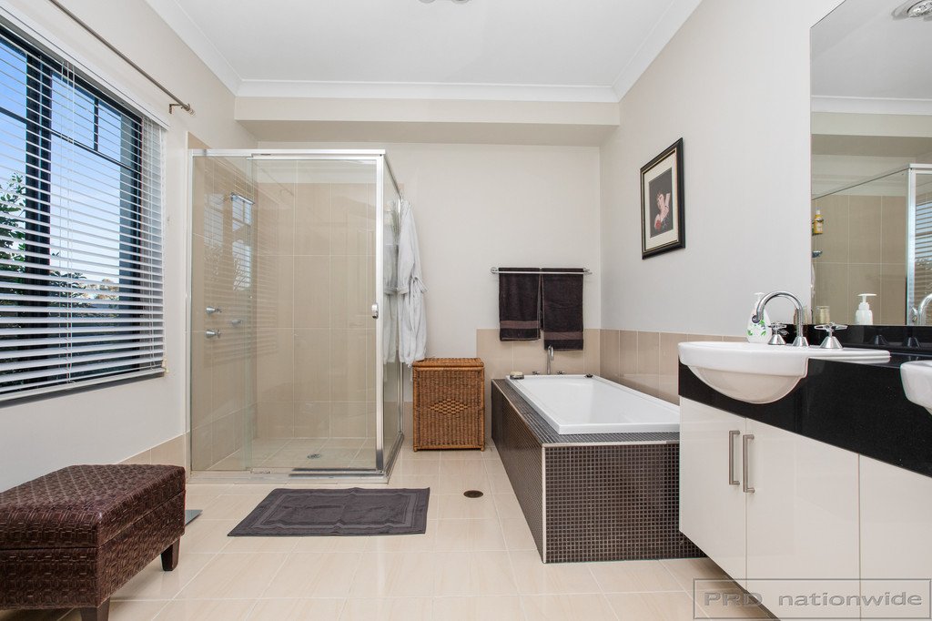 25 Alloway Circuit LARGS 24