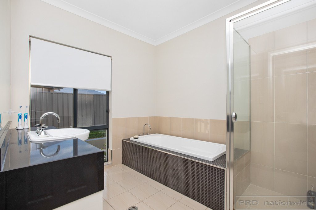 25 Alloway Circuit LARGS 26