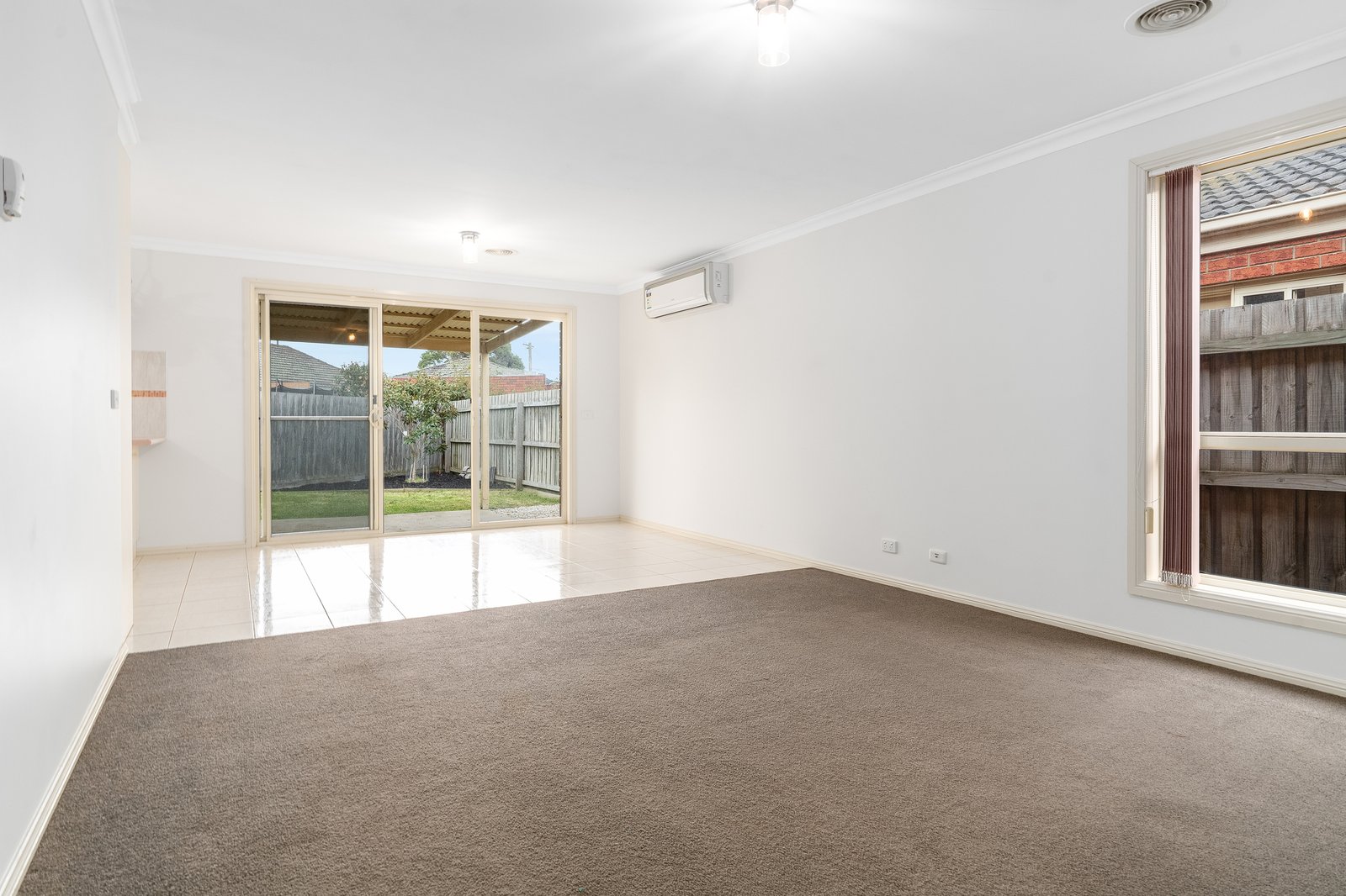 Gallery: 2/5 Alvena Court