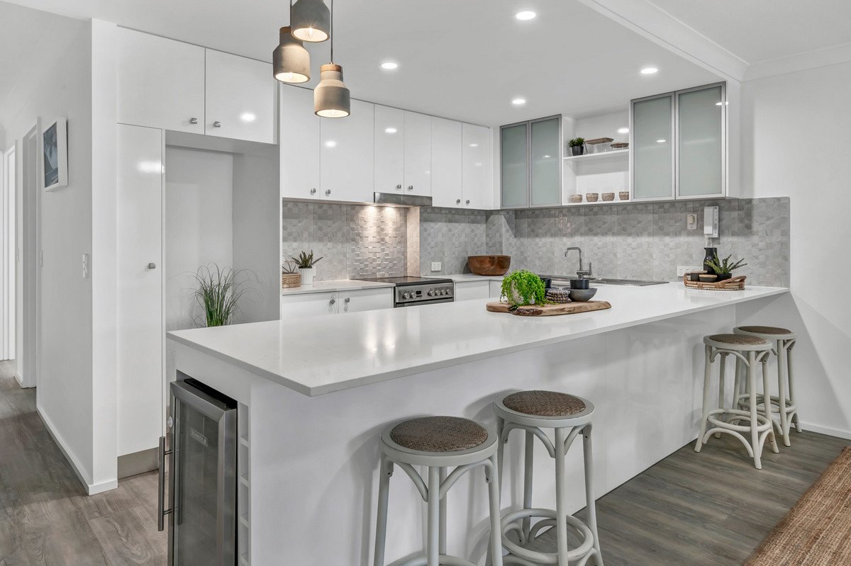 2/5 Australia Avenue Broadbeach 2