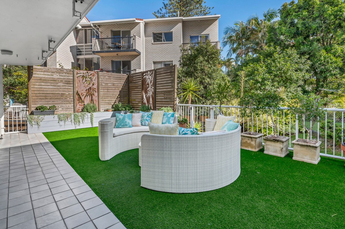 2/5 Australia Avenue Broadbeach 3