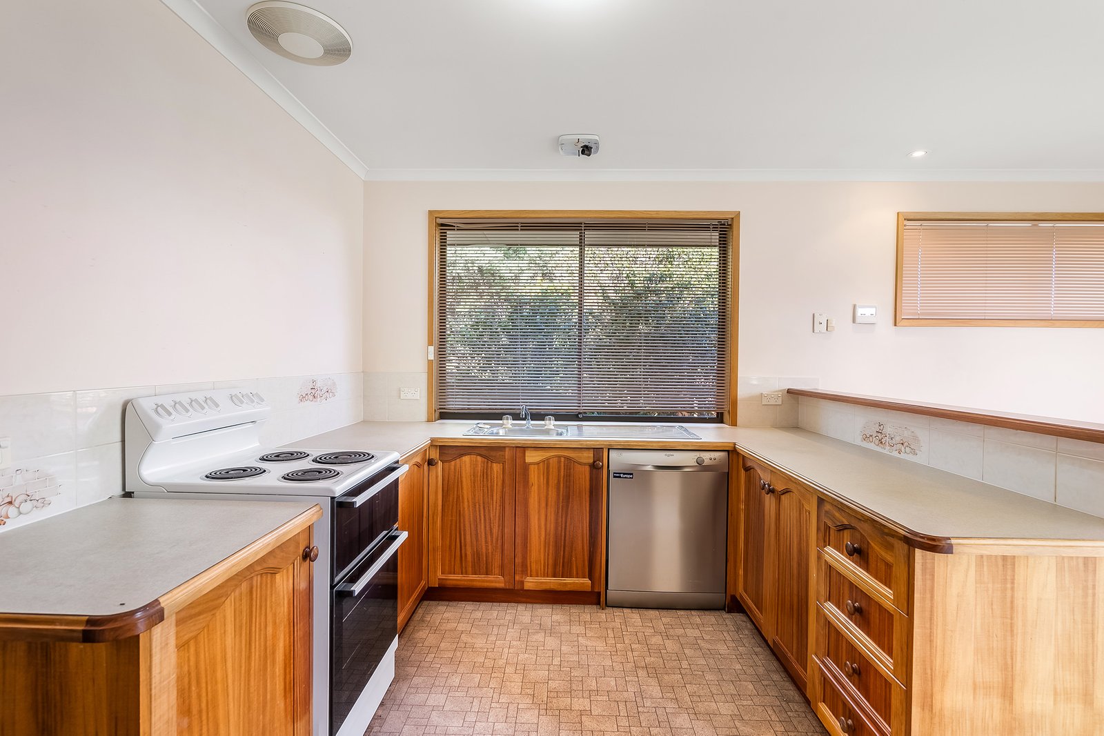 25 Balamara Street BELLERIVE 4