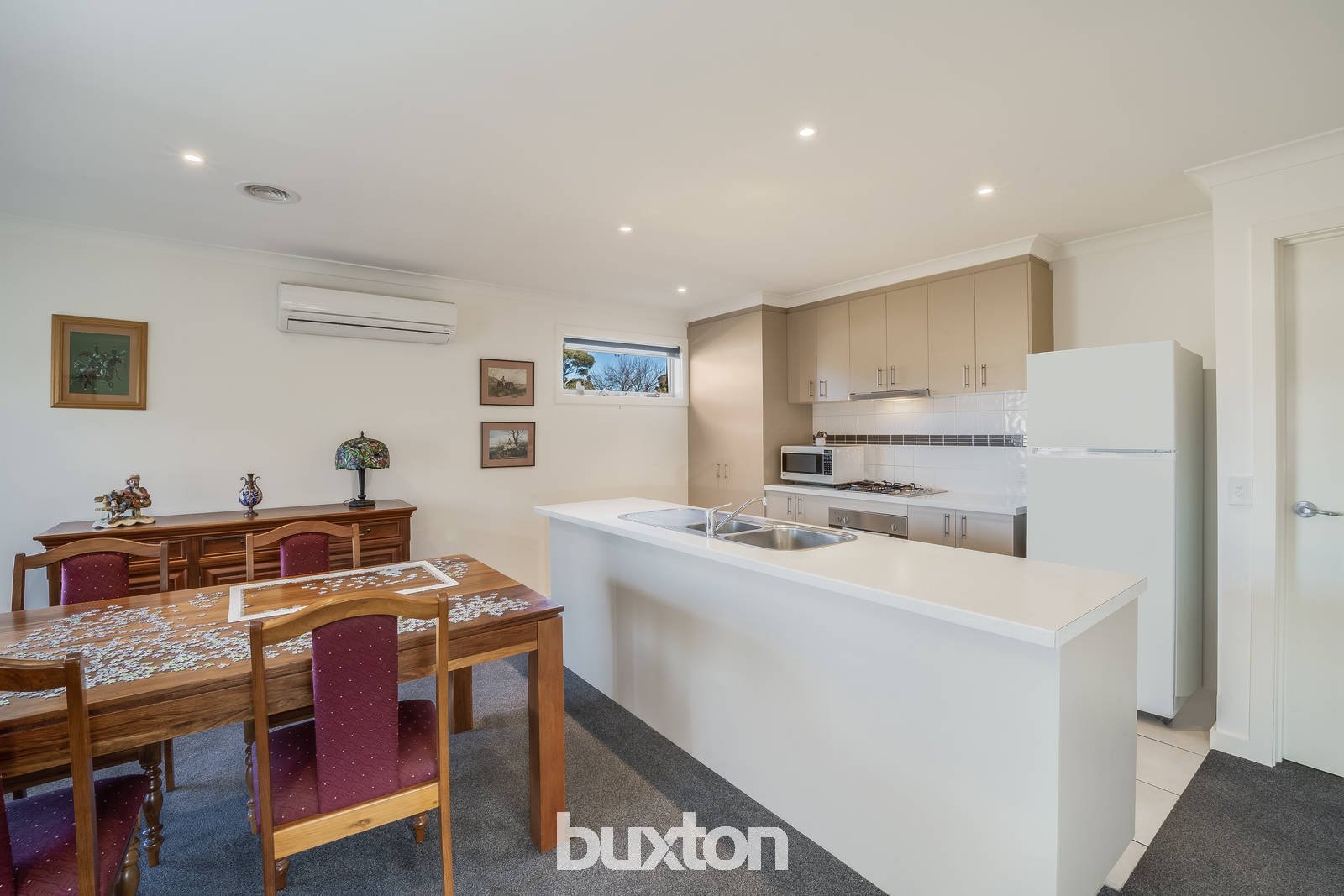 Gallery: 2/5 Barling Court