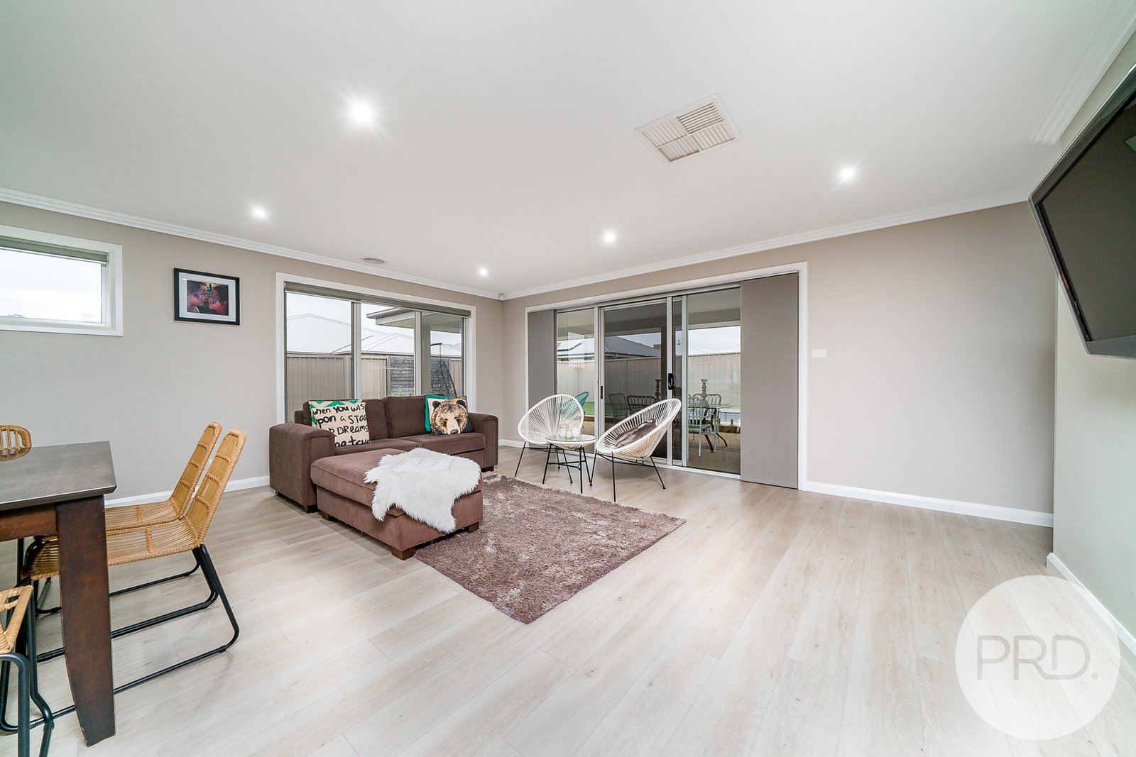 25 Barton Avenue LLOYD 8