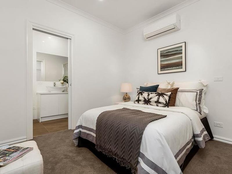 Gallery: 2/5 Bicton Street