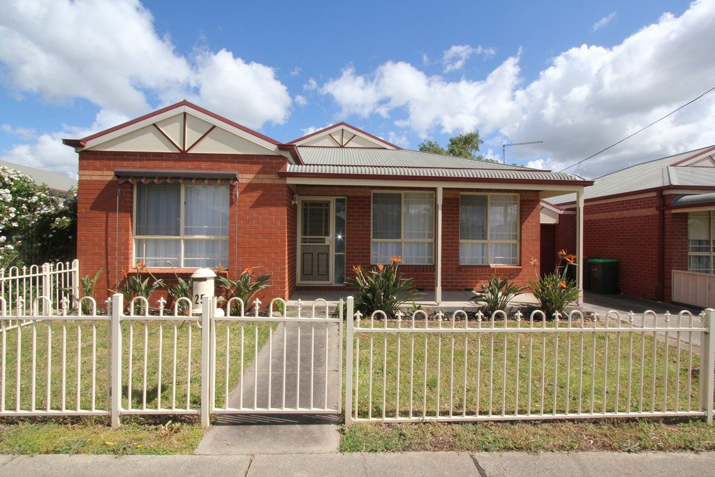 25 Birdwood Avenue SEBASTOPOL 1