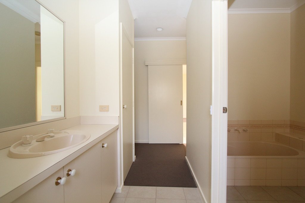 25 Birdwood Avenue SEBASTOPOL 9