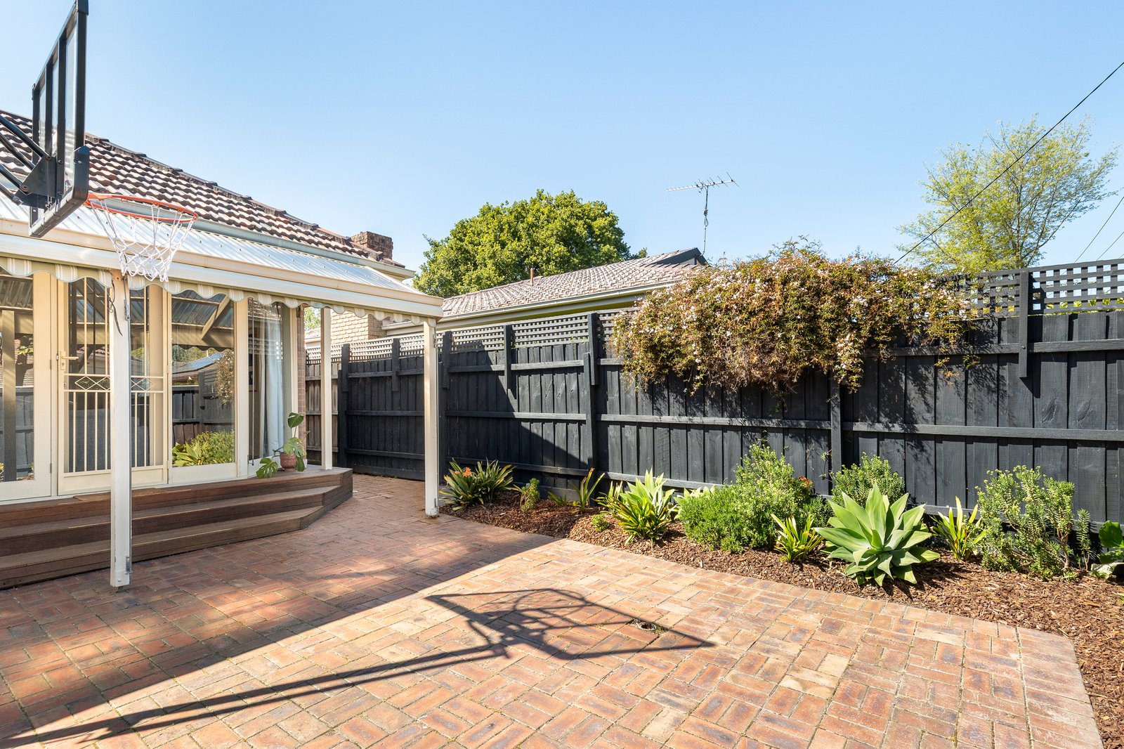 25 Blenheim Avenue, Mont Albert, 3127