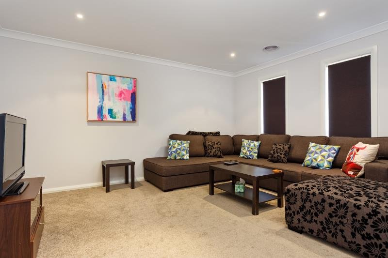 25 Bradman Avenue BOOROOMA 4