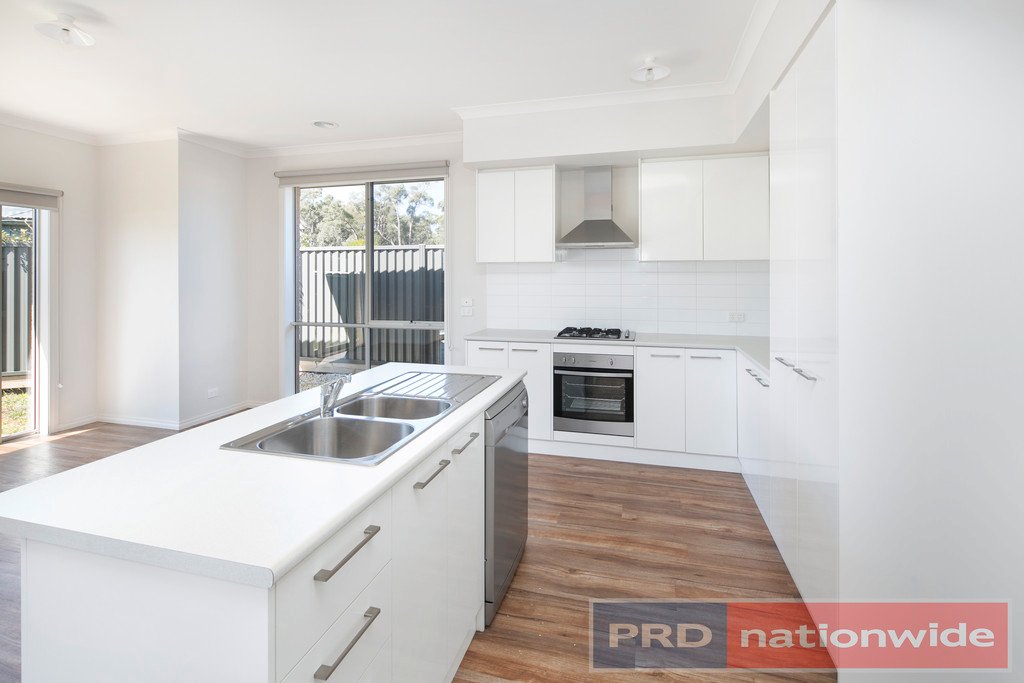 2/5 Broomfield Road CRESWICK 2