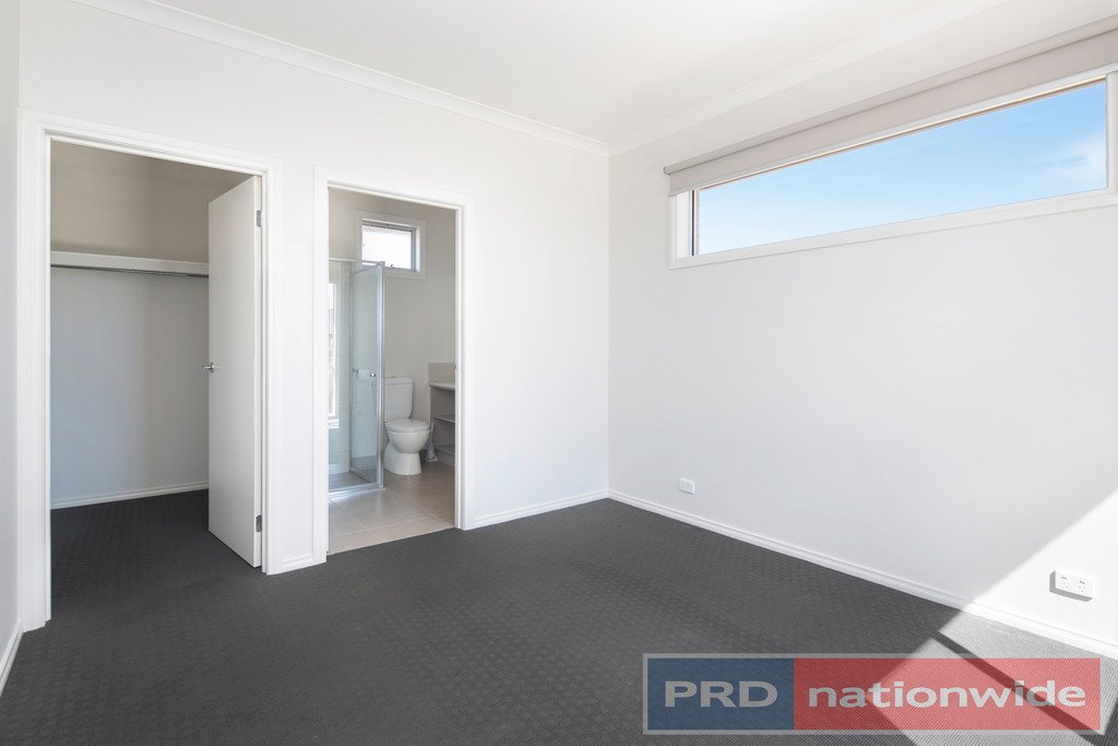 2/5 Broomfield Road CRESWICK 6