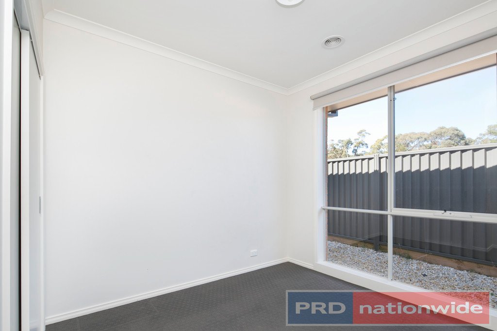 2/5 Broomfield Road CRESWICK 8