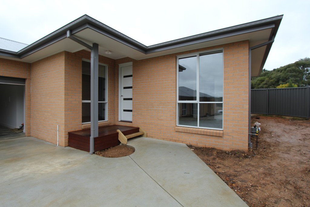 2/5 Broomfield Road CRESWICK 1
