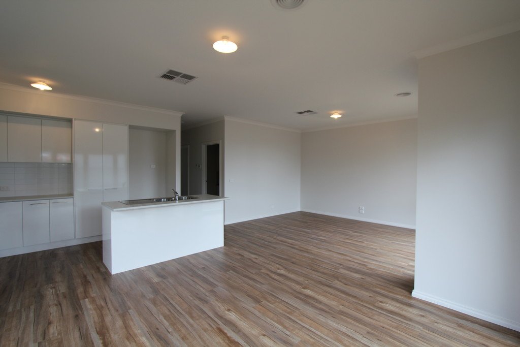 2/5 Broomfield Road CRESWICK 4