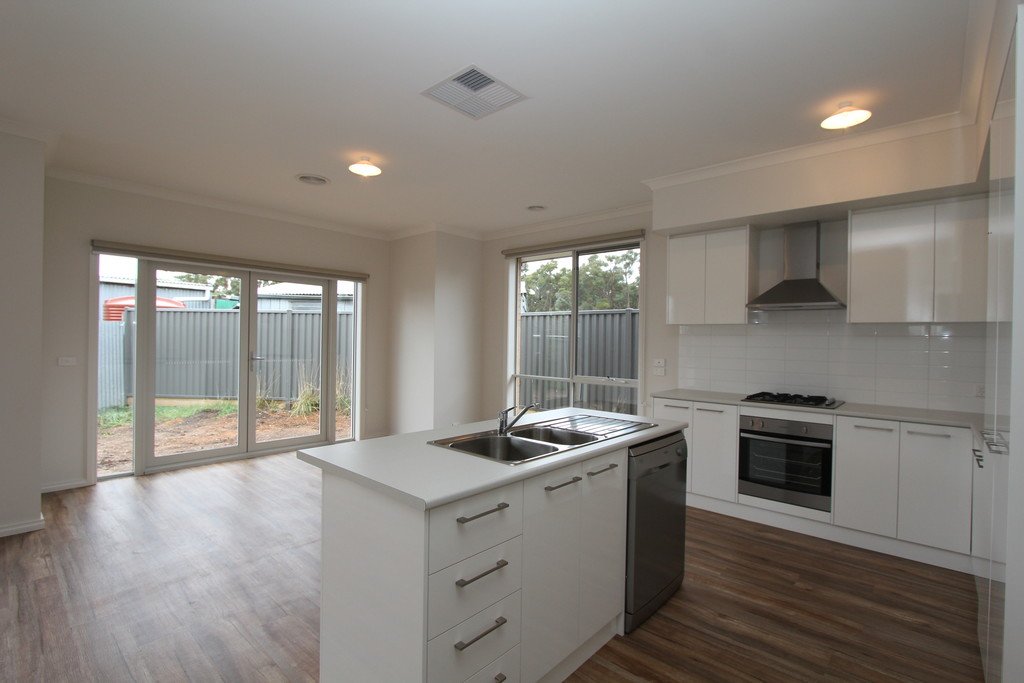 2/5 Broomfield Road CRESWICK 2