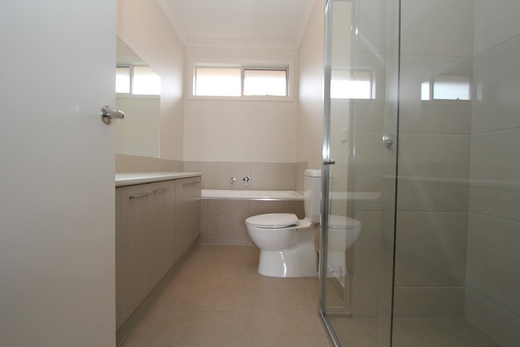 2/5 Broomfield Road CRESWICK 6
