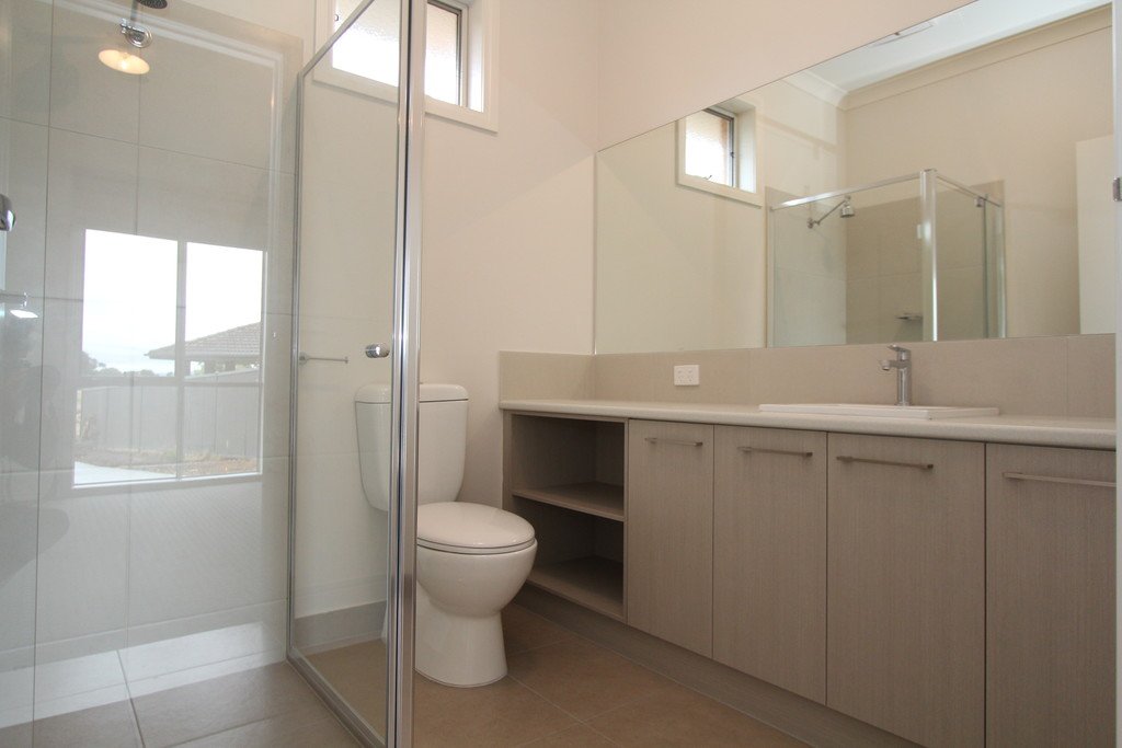 2/5 Broomfield Road CRESWICK 8