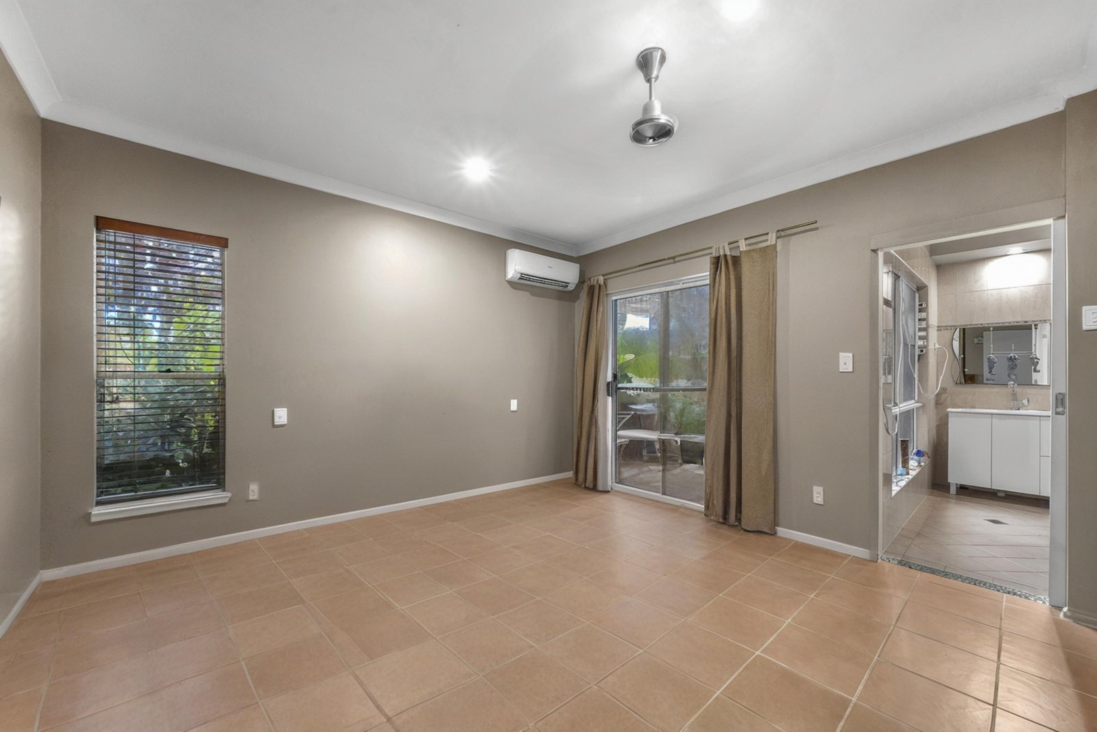 25 Carnation Street PROSERPINE 28