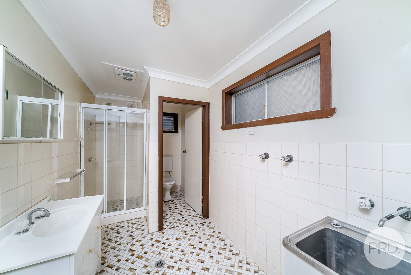 2/5 Charleville Road TURVEY PARK 6